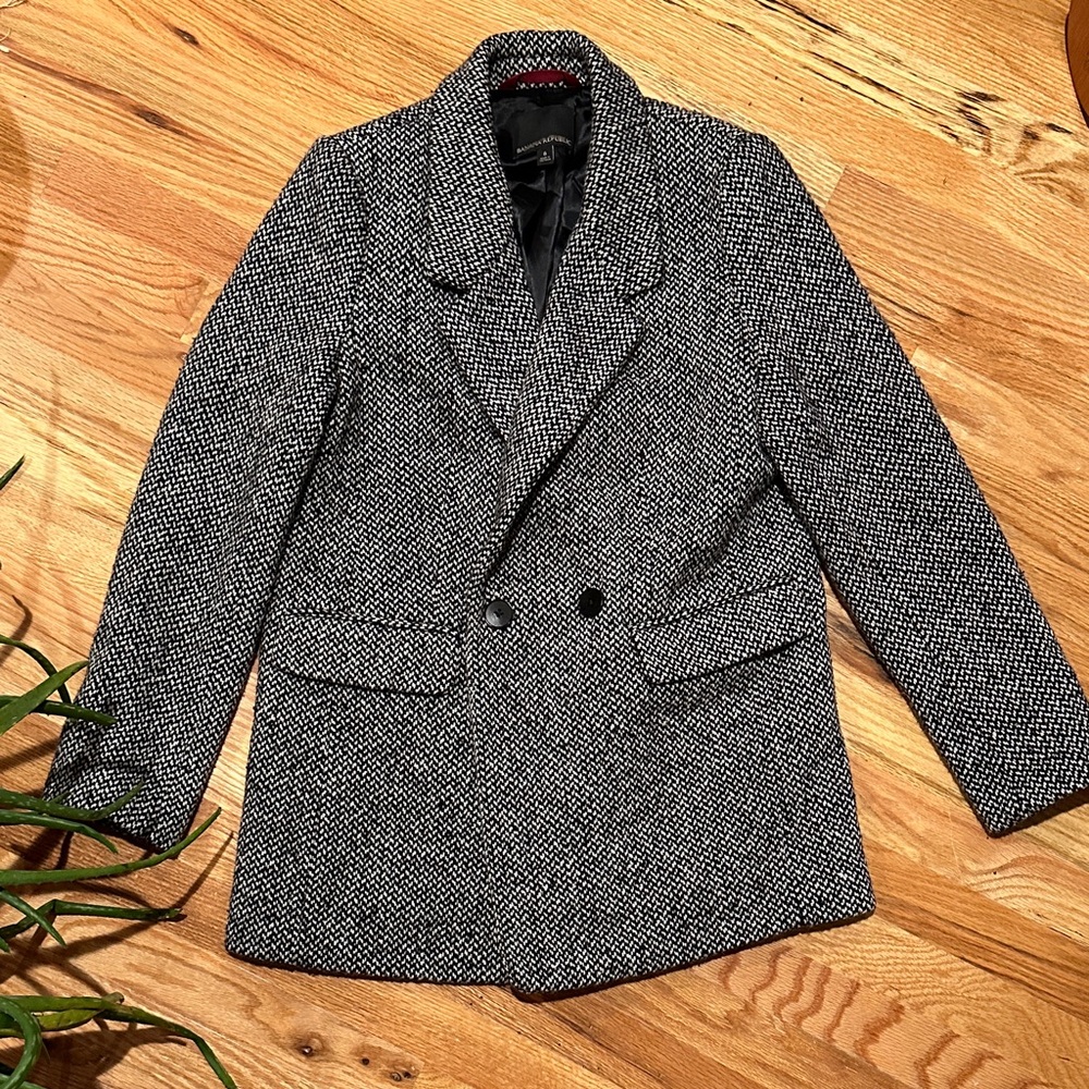 Stylish Black and White Coat Banana Republic